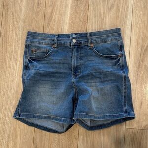 Judy blue non distresed shorts